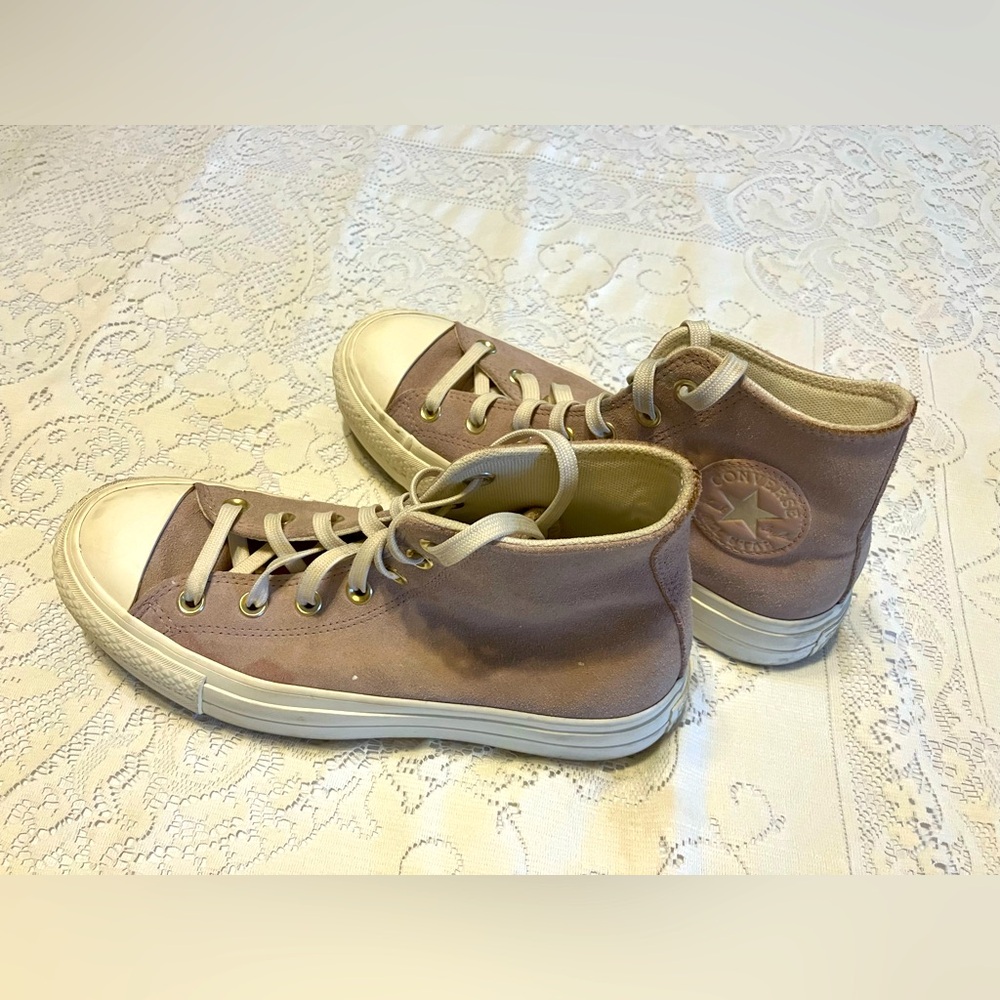 Lavender suede, Italian converse size 8.5 women’s, 6.5 youth I